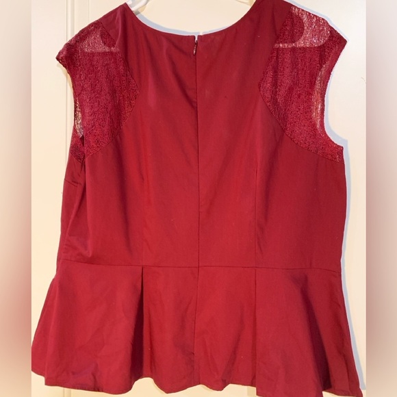 Worthington XL Maroon Top with laced shoulders, sleeveless, Preloved in EUC - Picture 3 of 3